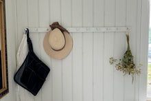 Ladda upp bild till gallerivisning, Knopplist i furu - classic